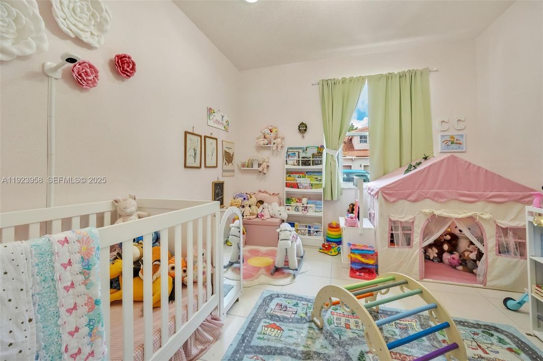 For Rent: $3,600 (3 beds, 2 baths, 1764 Square Feet)