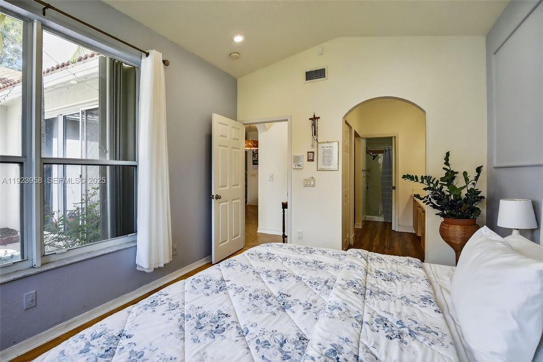 For Rent: $3,600 (3 beds, 2 baths, 1764 Square Feet)