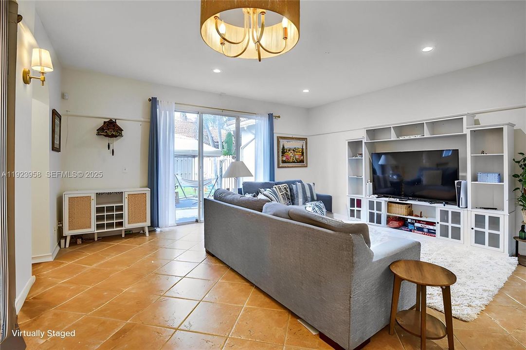 For Rent: $3,600 (3 beds, 2 baths, 1764 Square Feet)