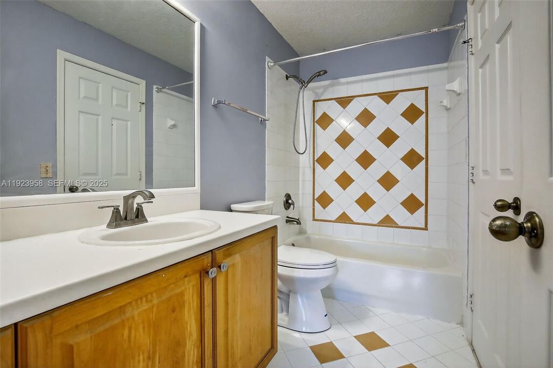 For Rent: $3,600 (3 beds, 2 baths, 1764 Square Feet)