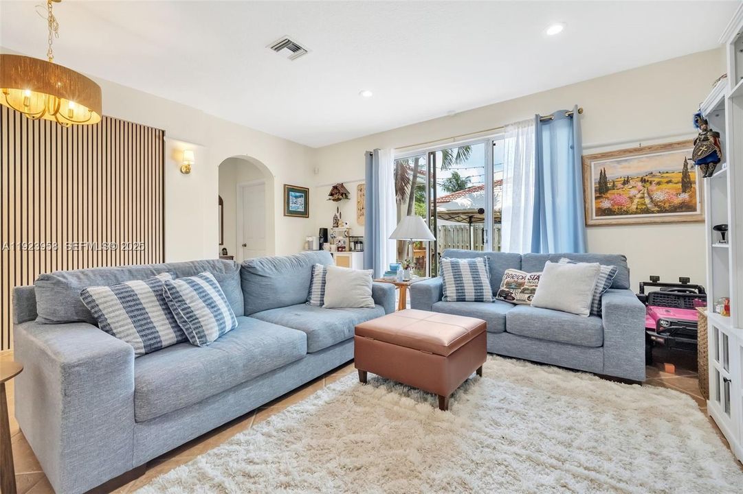 For Rent: $3,600 (3 beds, 2 baths, 1764 Square Feet)