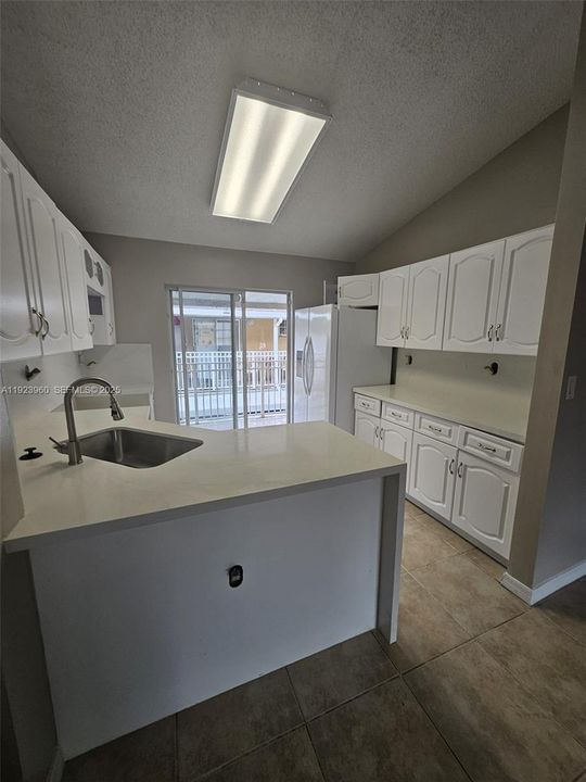 For Rent: $2,900 (3 beds, 2 baths, 1270 Square Feet)