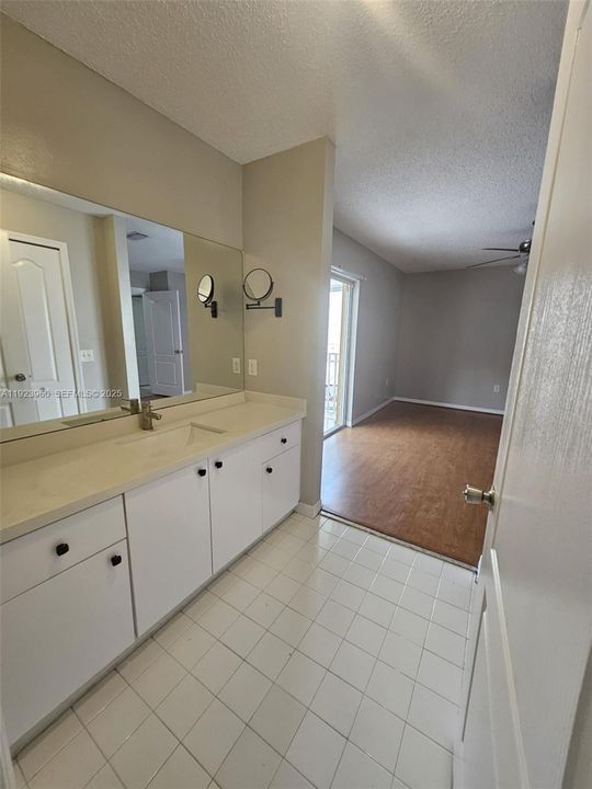 For Rent: $2,900 (3 beds, 2 baths, 1270 Square Feet)