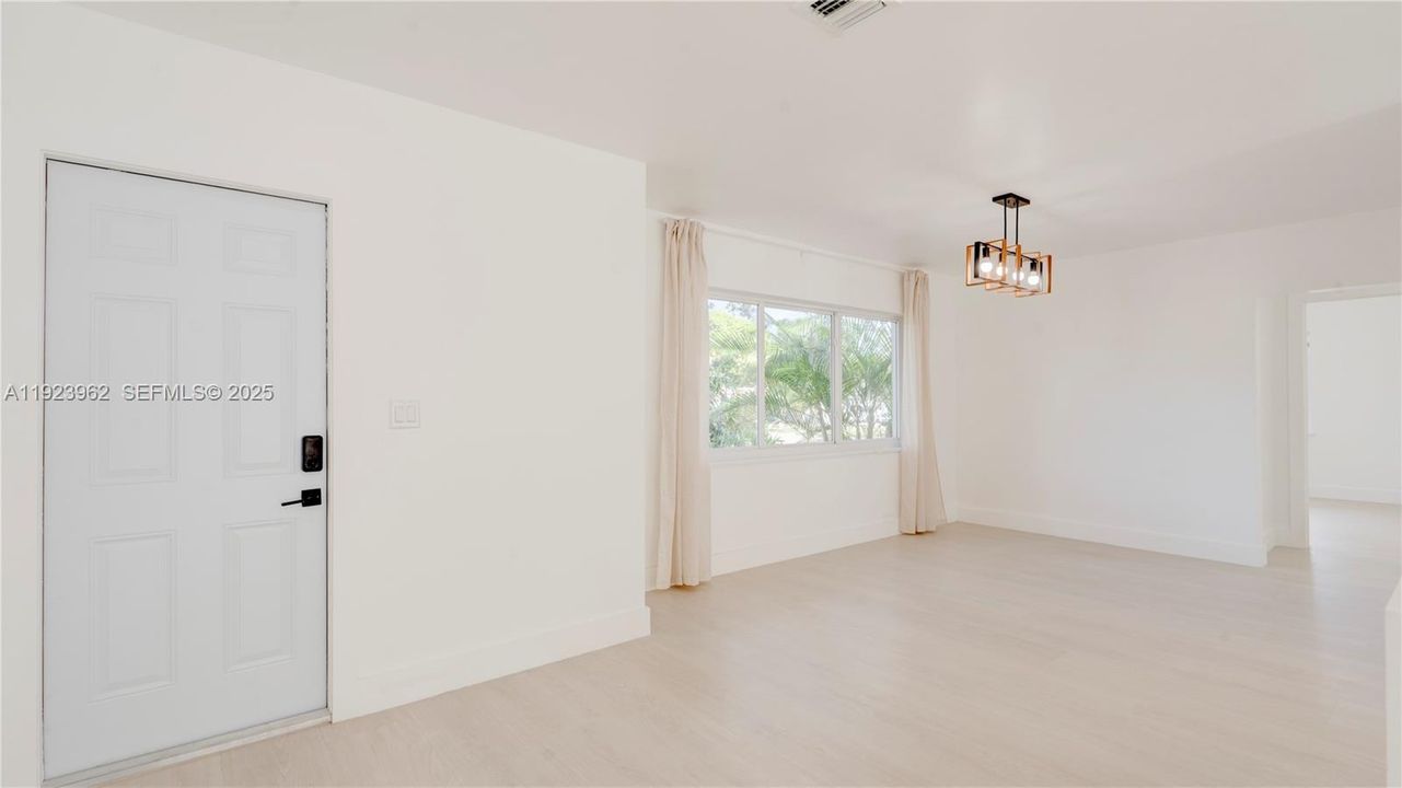 For Sale: $810,000 (3 beds, 2 baths, 1625 Square Feet)