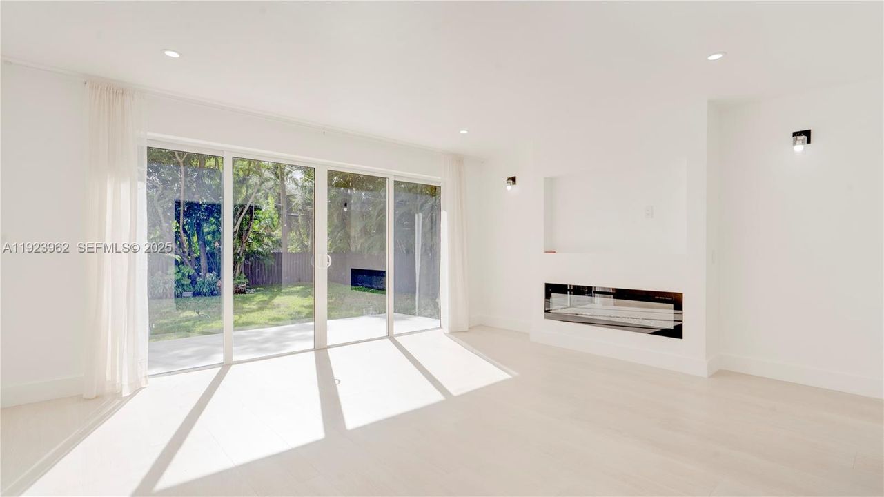 For Sale: $810,000 (3 beds, 2 baths, 1625 Square Feet)