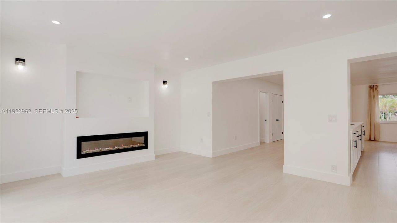 For Sale: $810,000 (3 beds, 2 baths, 1625 Square Feet)