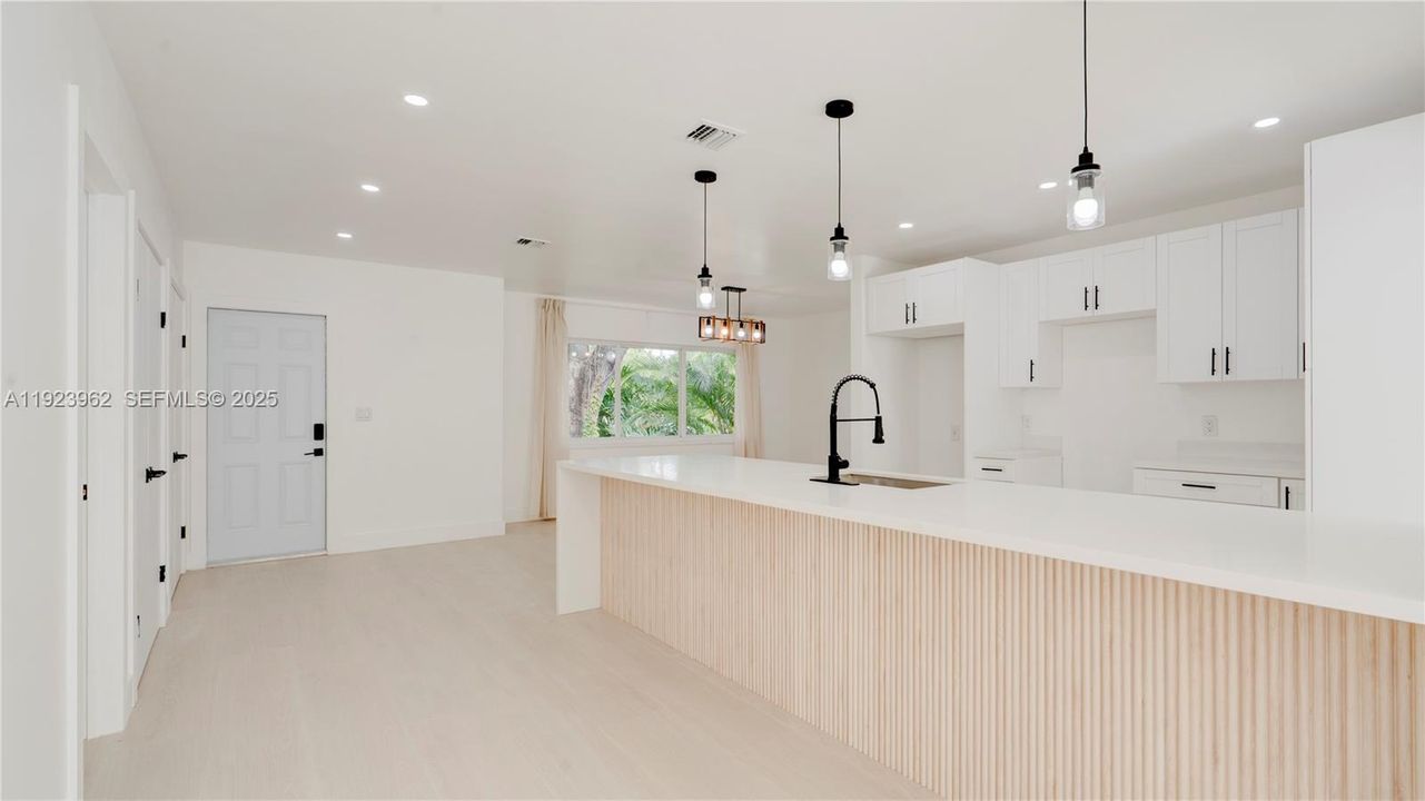 For Sale: $810,000 (3 beds, 2 baths, 1625 Square Feet)