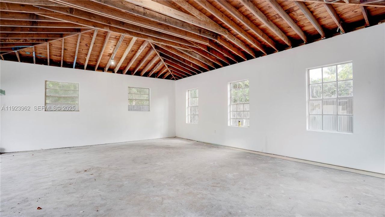 For Sale: $810,000 (3 beds, 2 baths, 1625 Square Feet)