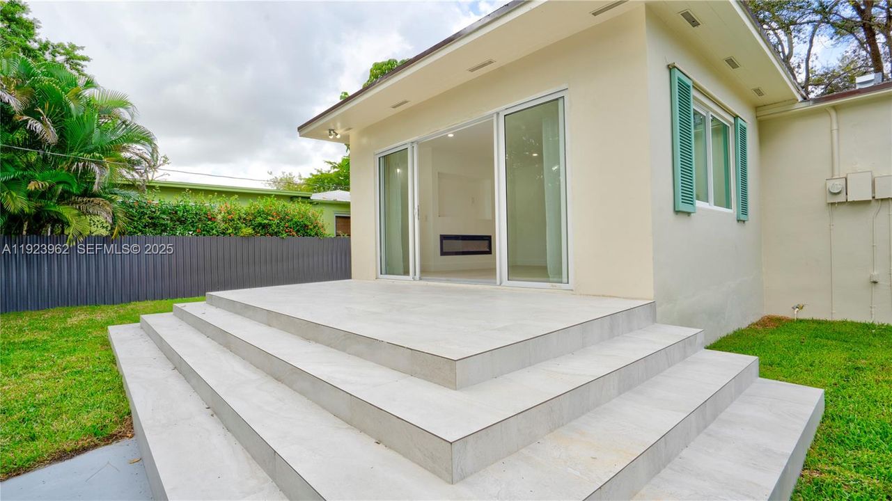 For Sale: $810,000 (3 beds, 2 baths, 1625 Square Feet)