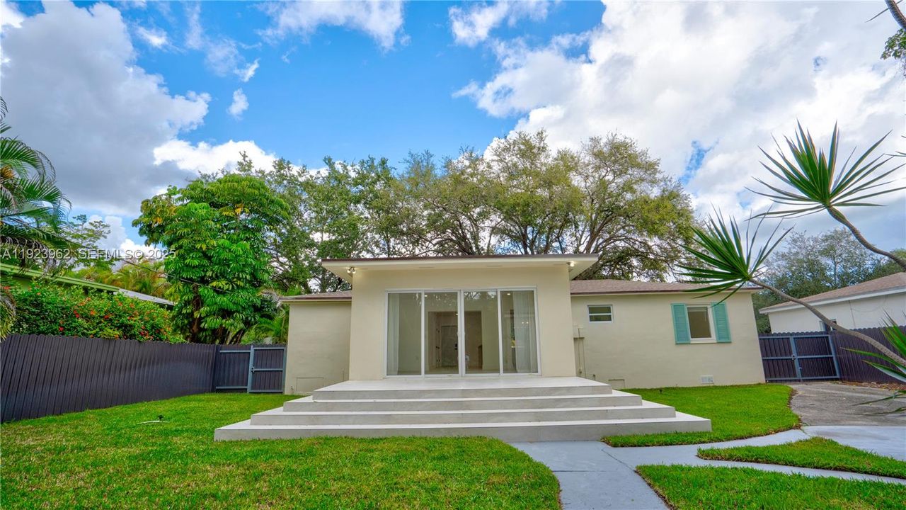 For Sale: $810,000 (3 beds, 2 baths, 1625 Square Feet)