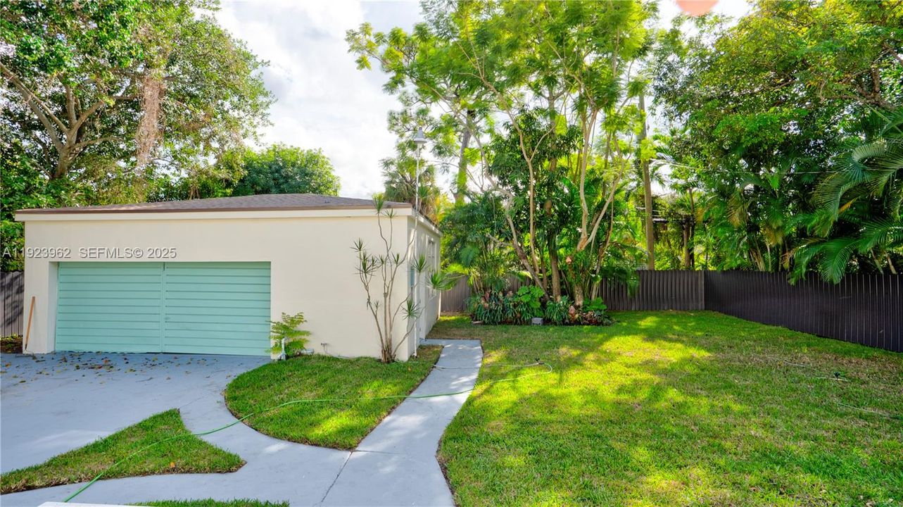 For Sale: $810,000 (3 beds, 2 baths, 1625 Square Feet)