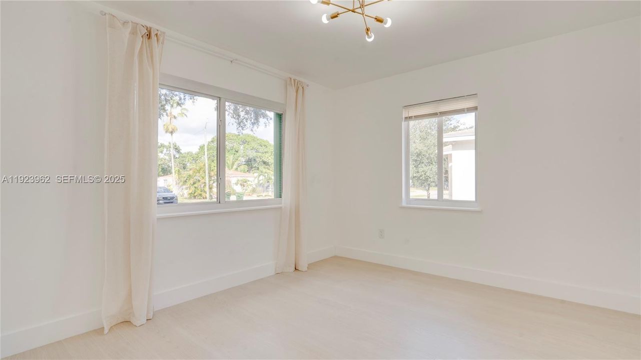 For Sale: $810,000 (3 beds, 2 baths, 1625 Square Feet)