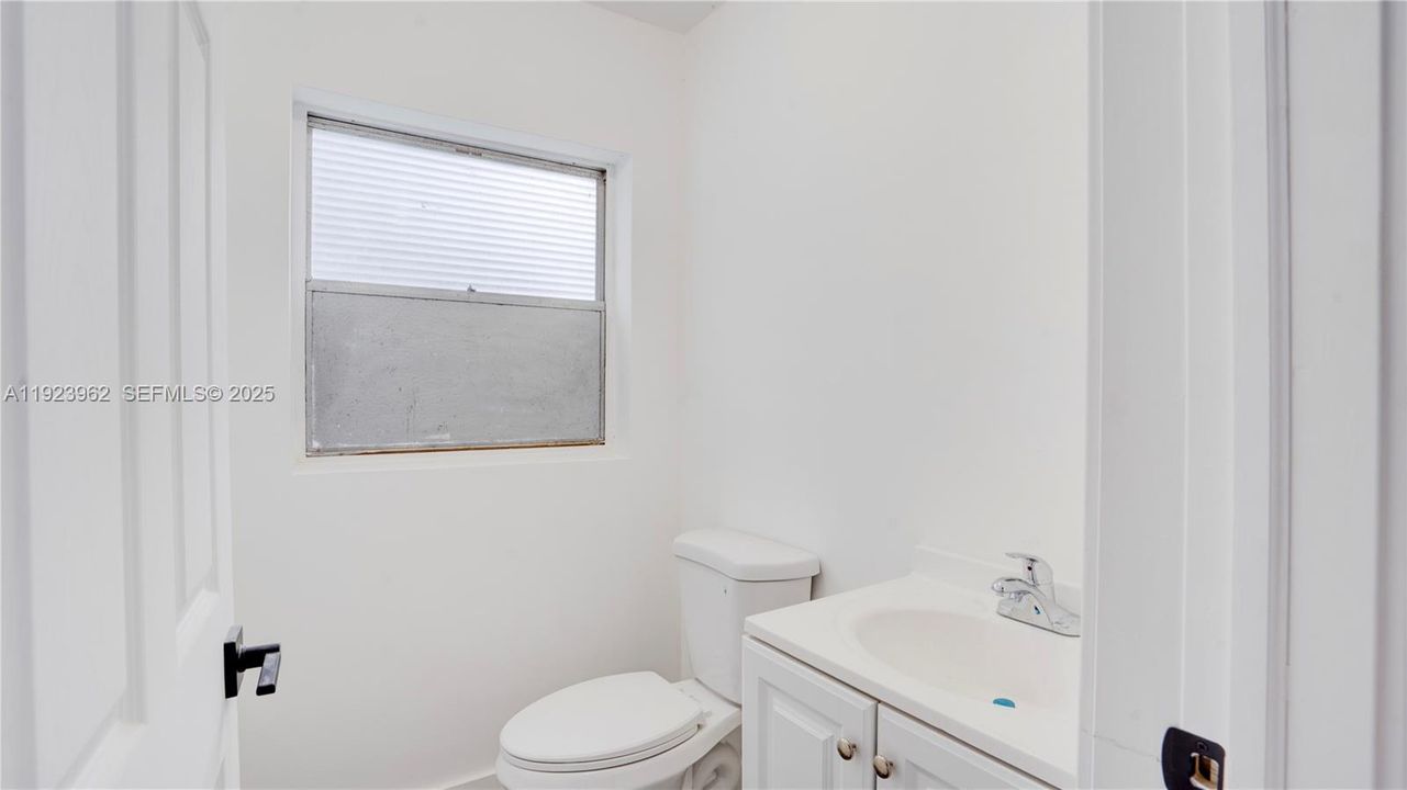 For Sale: $810,000 (3 beds, 2 baths, 1625 Square Feet)