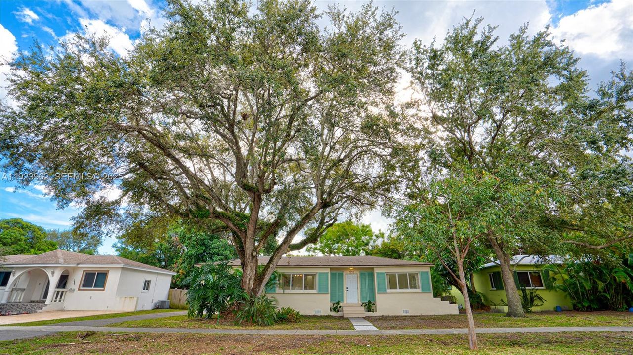 For Sale: $810,000 (3 beds, 2 baths, 1625 Square Feet)