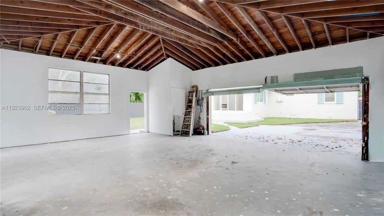 For Sale: $810,000 (3 beds, 2 baths, 1625 Square Feet)