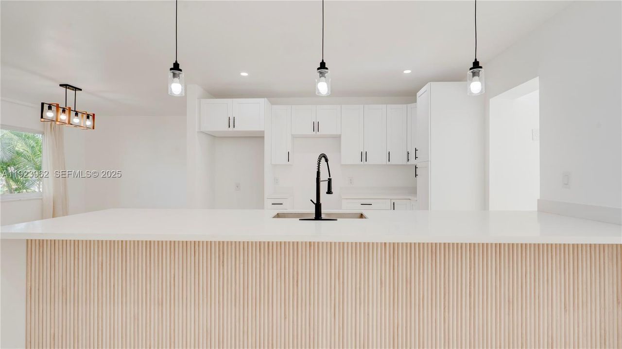 For Sale: $810,000 (3 beds, 2 baths, 1625 Square Feet)