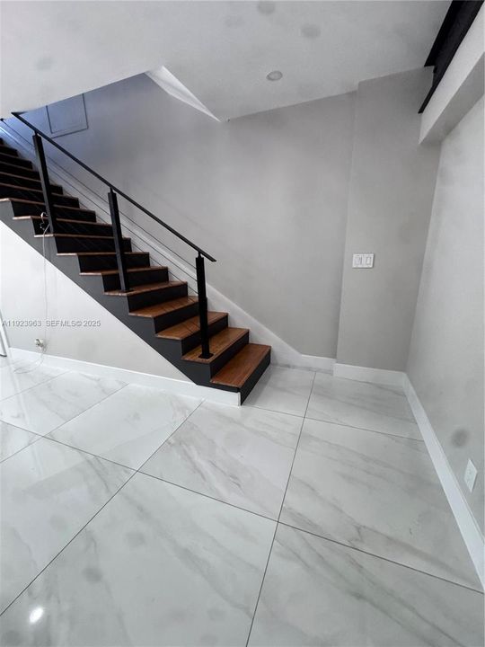 For Rent: $2,700 (2 beds, 1 baths, 3225 Square Feet)