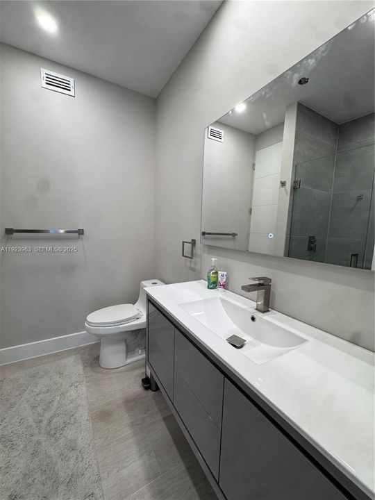 For Rent: $2,700 (2 beds, 1 baths, 3225 Square Feet)