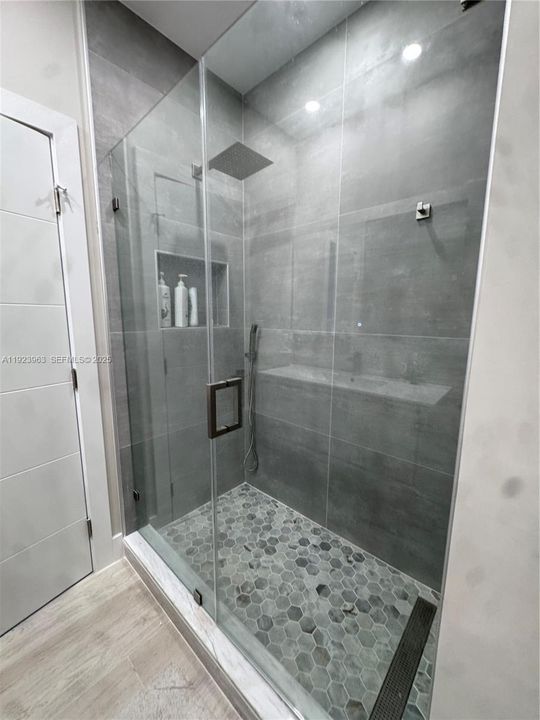 For Rent: $2,700 (2 beds, 1 baths, 3225 Square Feet)