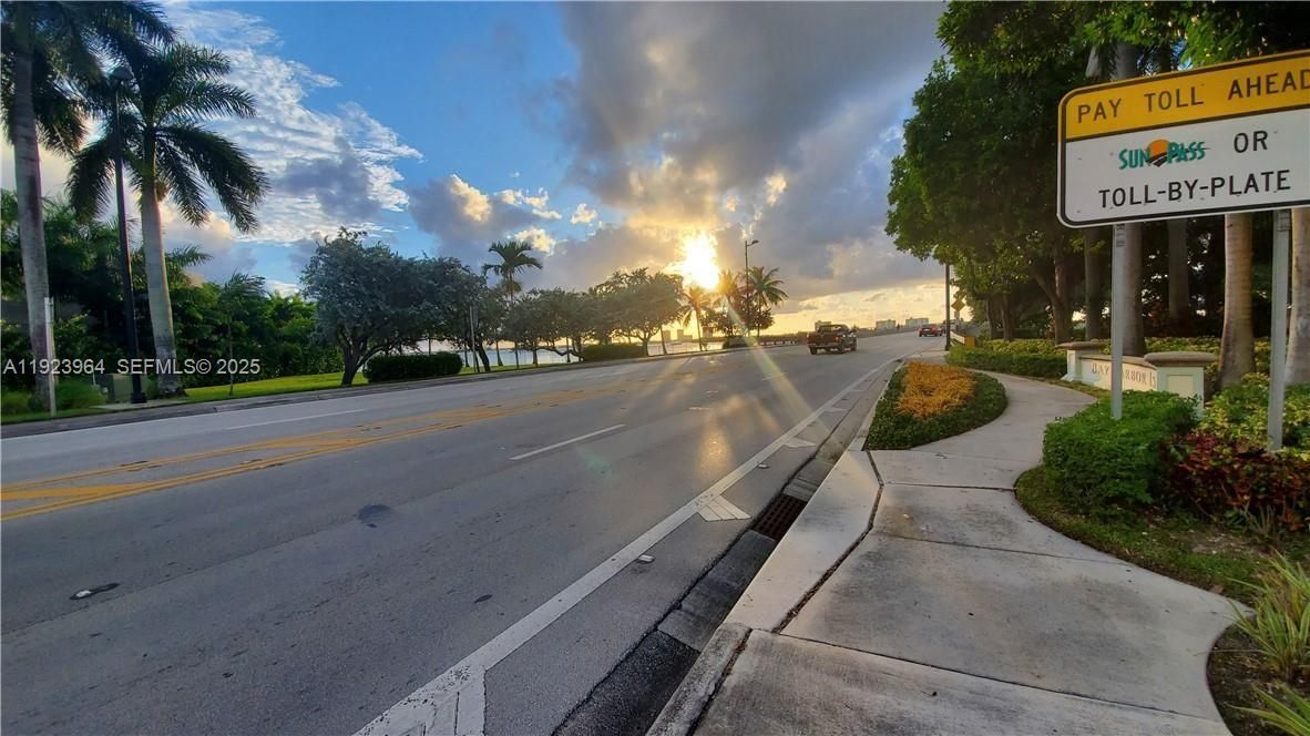 For Sale: $2,500,000 (0.25 acres)