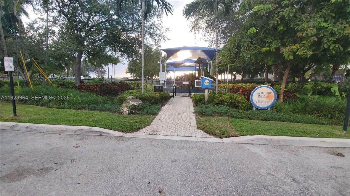 For Sale: $2,500,000 (0.25 acres)