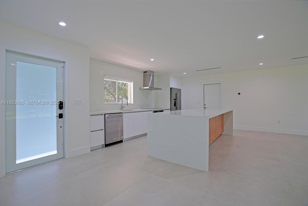 For Rent: $5,000 (4 beds, 2 baths, 1560 Square Feet)