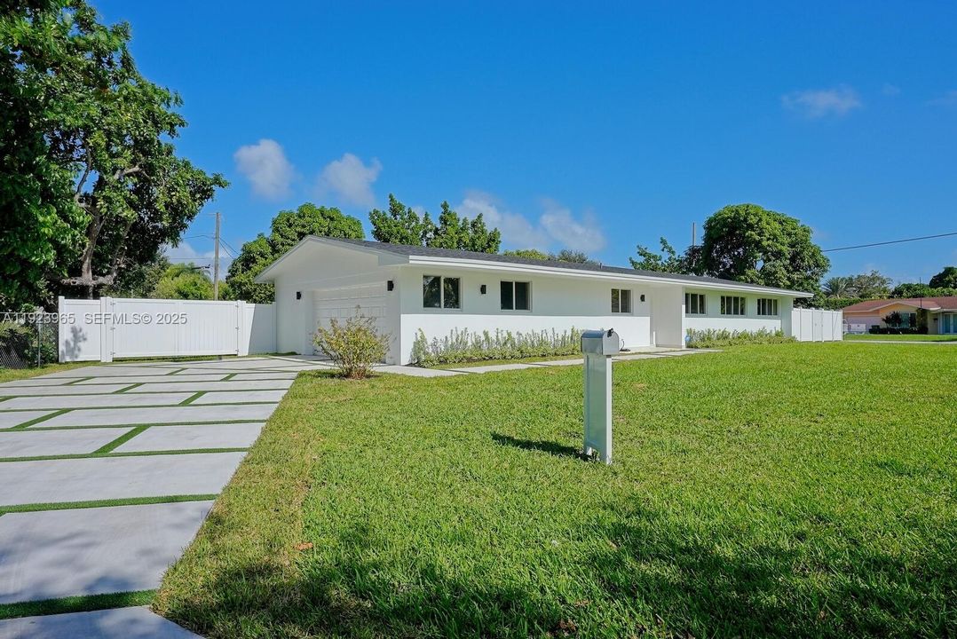 For Rent: $5,000 (4 beds, 2 baths, 1560 Square Feet)