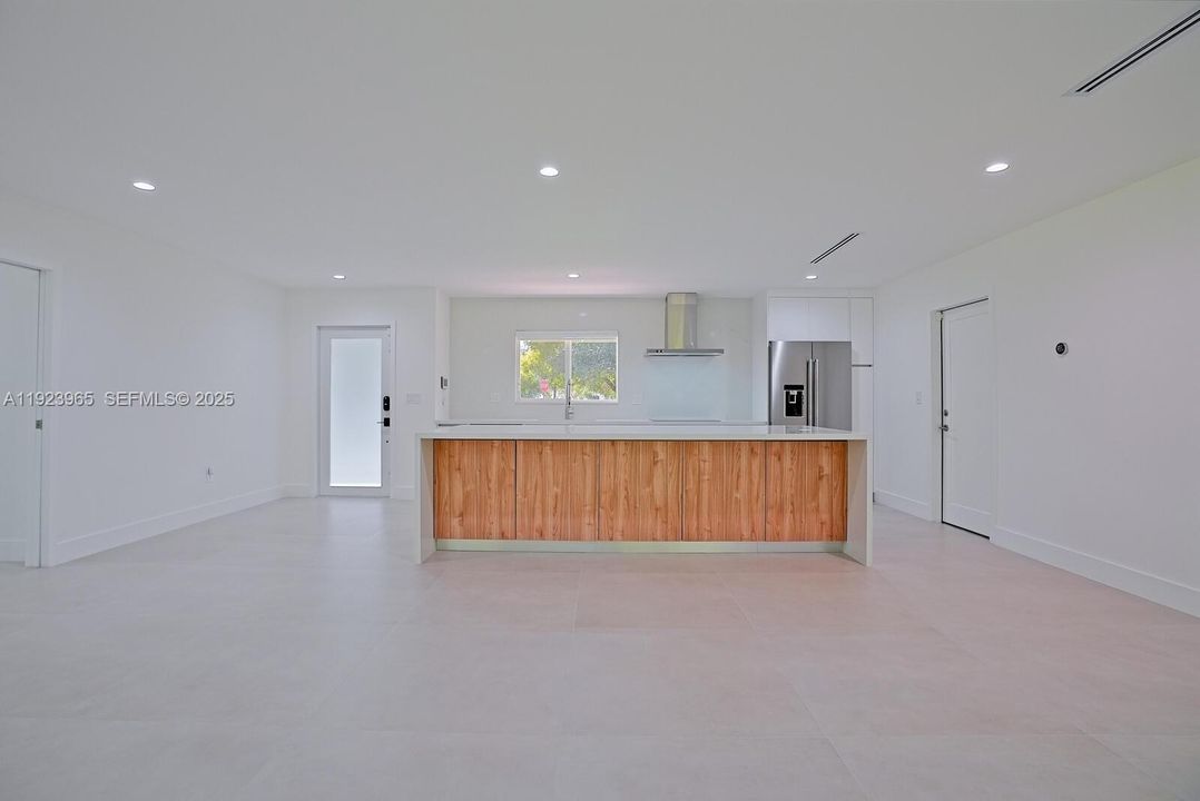 For Rent: $5,000 (4 beds, 2 baths, 1560 Square Feet)