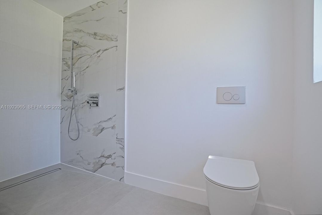 For Rent: $5,000 (4 beds, 2 baths, 1560 Square Feet)