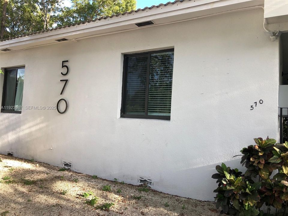 For Rent: $1,950 (1 beds, 1 baths, 650 Square Feet)