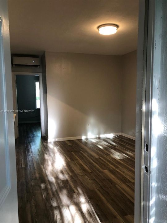 For Rent: $1,950 (1 beds, 1 baths, 650 Square Feet)