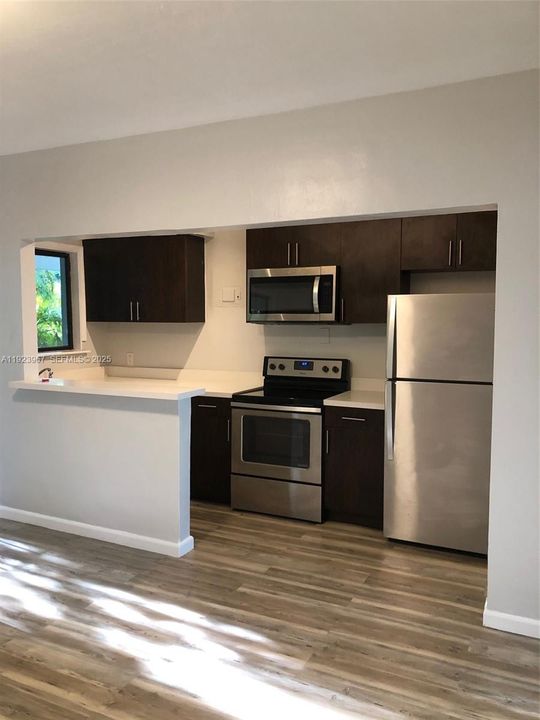 For Rent: $1,950 (1 beds, 1 baths, 650 Square Feet)