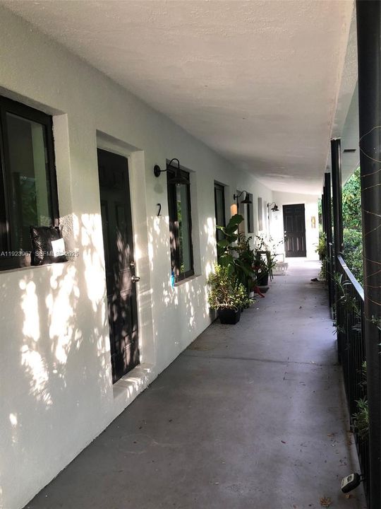 For Rent: $1,950 (1 beds, 1 baths, 650 Square Feet)