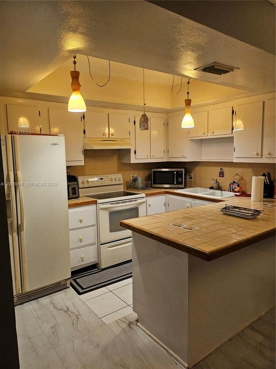 For Sale: $235,000 (2 beds, 3 baths, 1475 Square Feet)