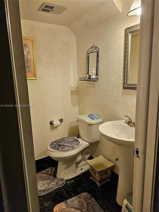 For Sale: $235,000 (2 beds, 3 baths, 1475 Square Feet)