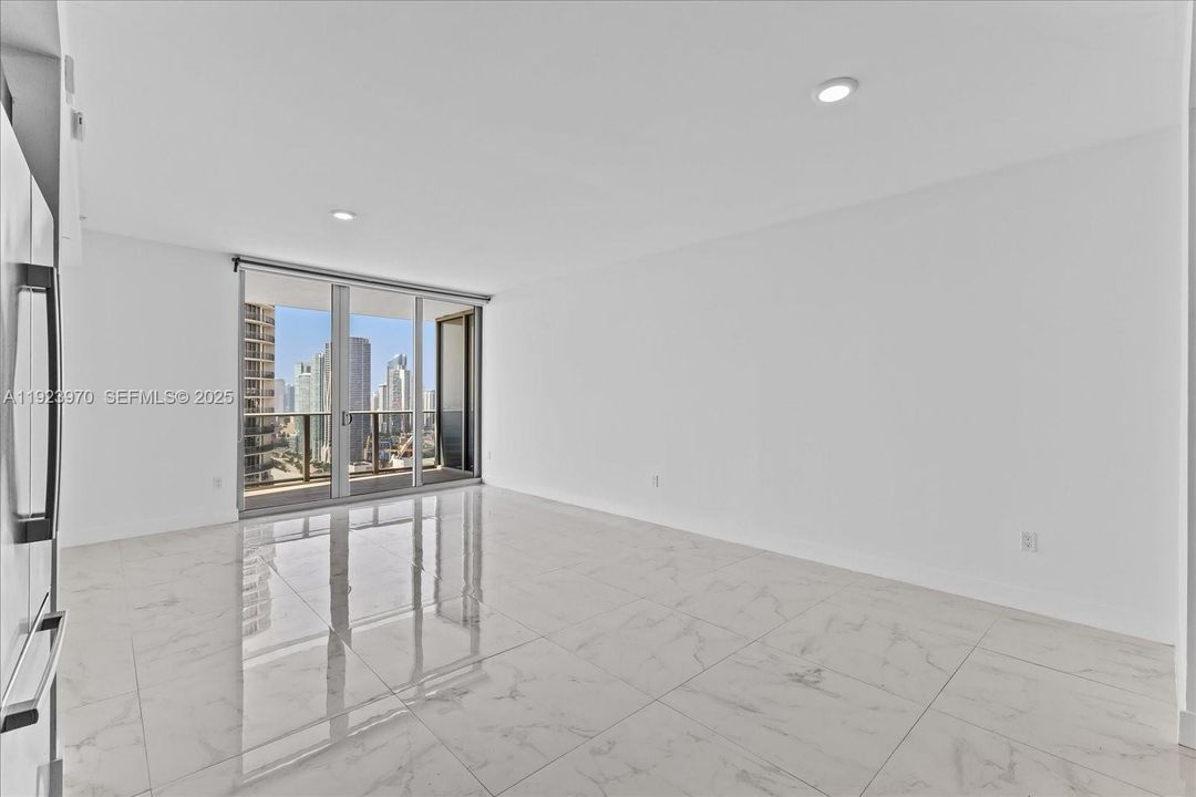 В аренду: $3,900 (1 спален, 1 ванн, 766 Квадратных фут)