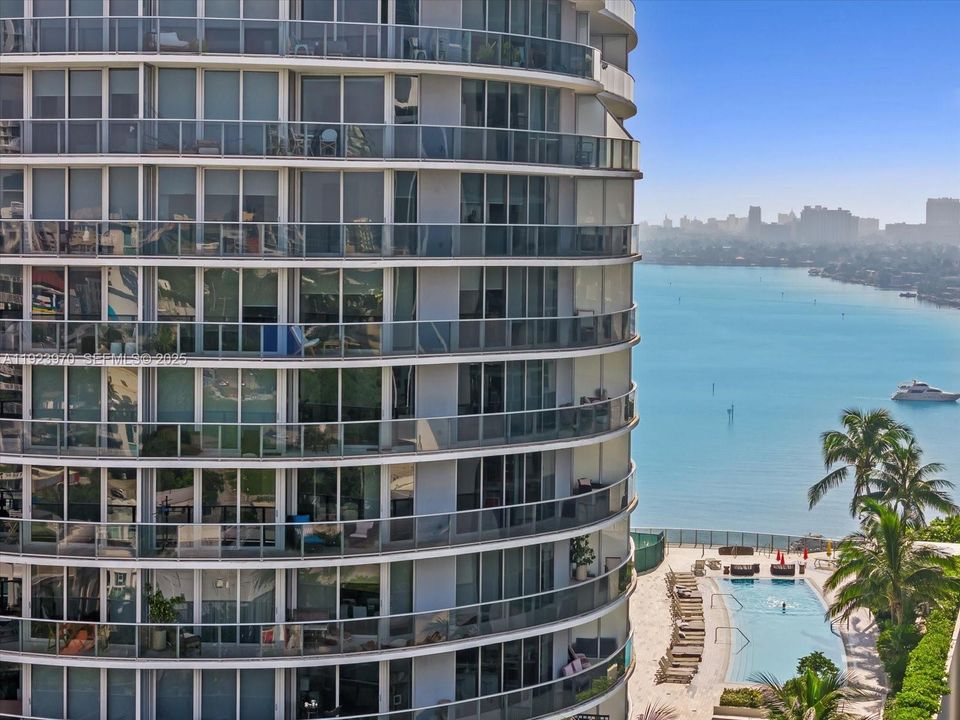 В аренду: $3,900 (1 спален, 1 ванн, 766 Квадратных фут)