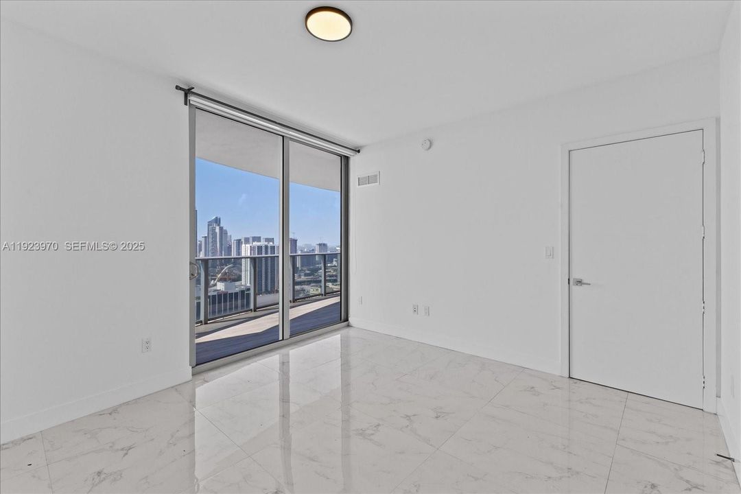 В аренду: $3,900 (1 спален, 1 ванн, 766 Квадратных фут)