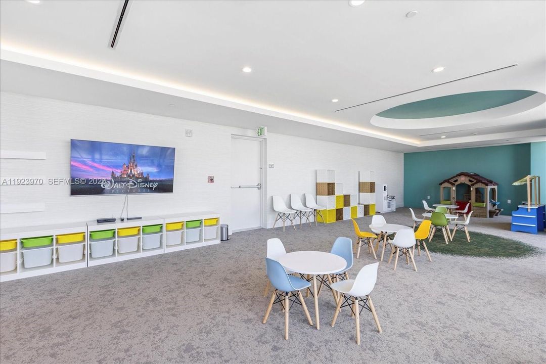 В аренду: $3,900 (1 спален, 1 ванн, 766 Квадратных фут)