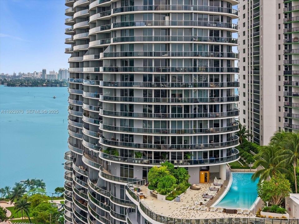 В аренду: $3,900 (1 спален, 1 ванн, 766 Квадратных фут)