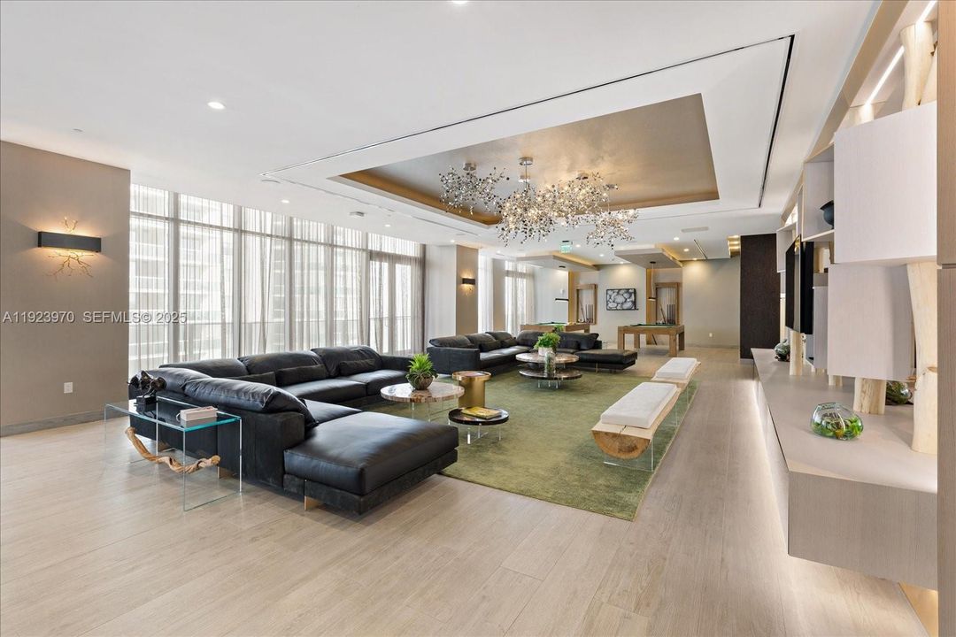 В аренду: $3,900 (1 спален, 1 ванн, 766 Квадратных фут)