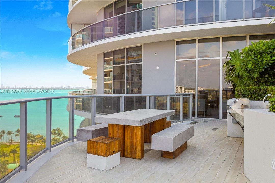 В аренду: $3,900 (1 спален, 1 ванн, 766 Квадратных фут)