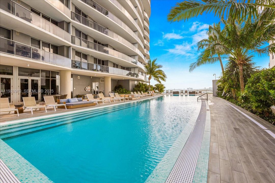 В аренду: $3,900 (1 спален, 1 ванн, 766 Квадратных фут)