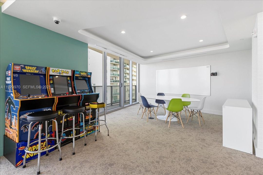 В аренду: $3,900 (1 спален, 1 ванн, 766 Квадратных фут)