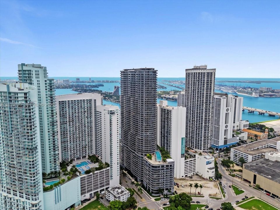 В аренду: $3,900 (1 спален, 1 ванн, 766 Квадратных фут)