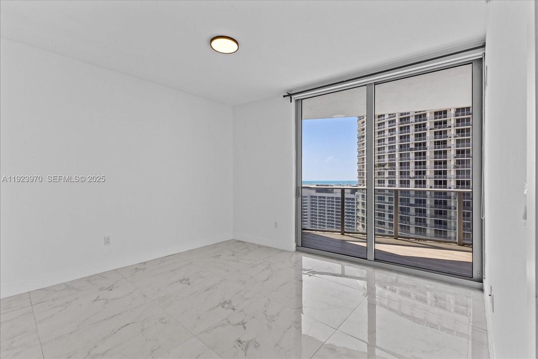 В аренду: $3,900 (1 спален, 1 ванн, 766 Квадратных фут)