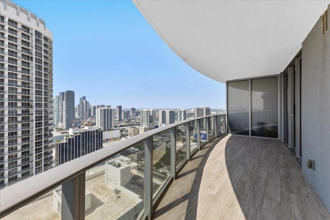 В аренду: $3,900 (1 спален, 1 ванн, 766 Квадратных фут)