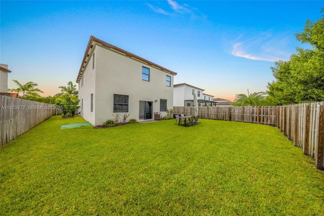 For Rent: $5,750 (5 beds, 4 baths, 2833 Square Feet)