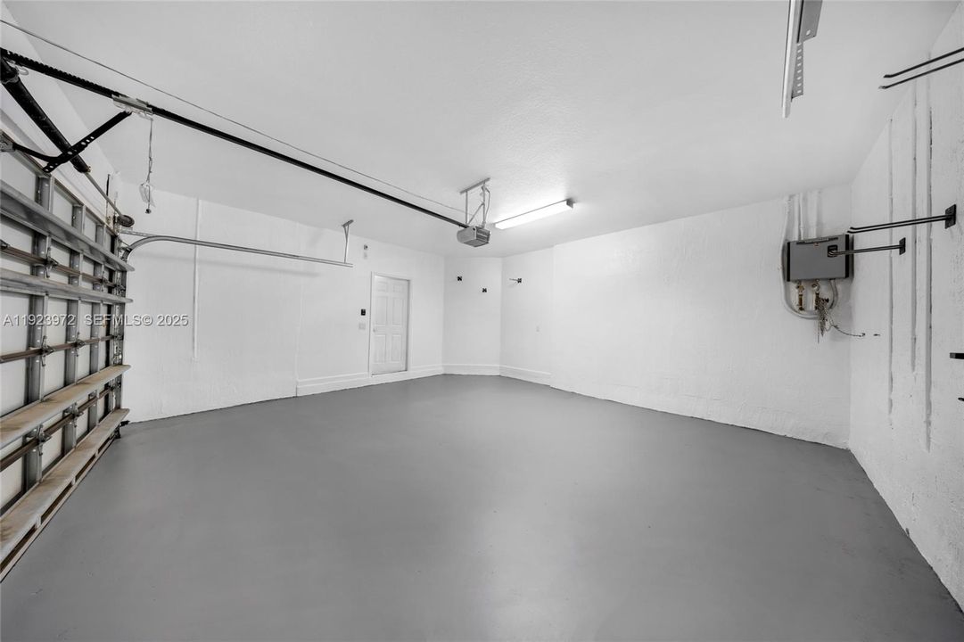 For Rent: $5,750 (5 beds, 4 baths, 2833 Square Feet)