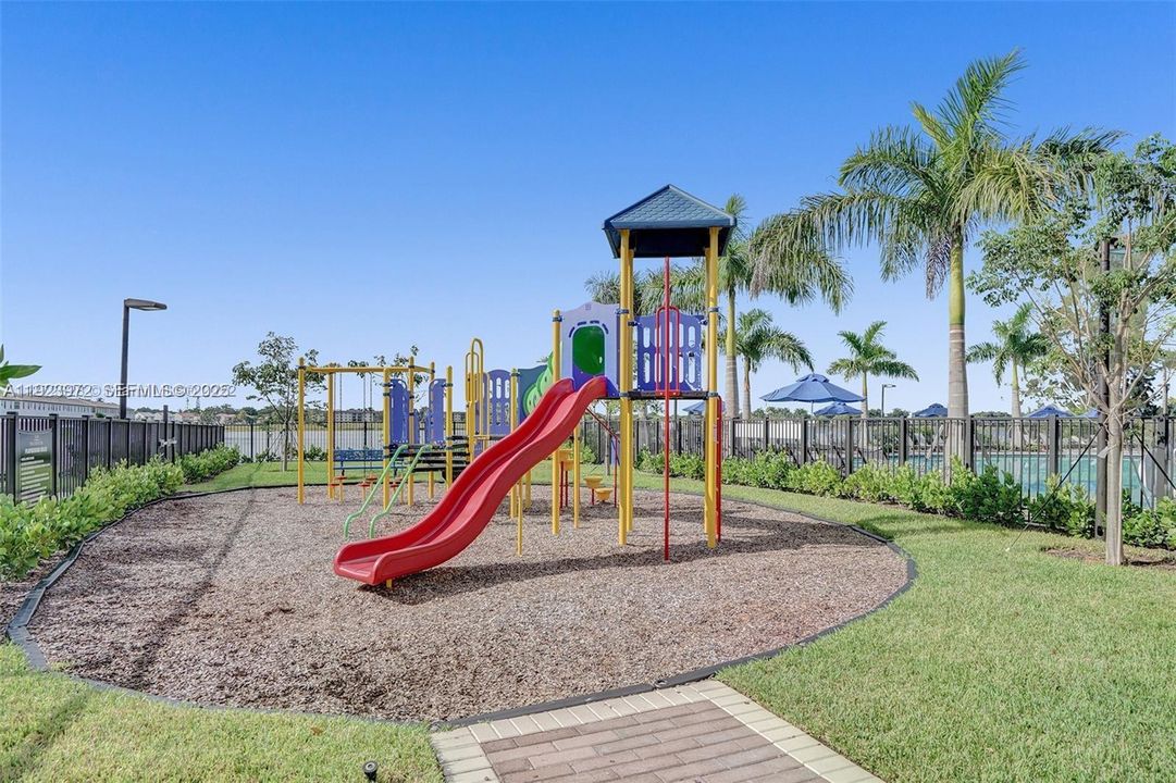 For Rent: $5,750 (5 beds, 4 baths, 2833 Square Feet)